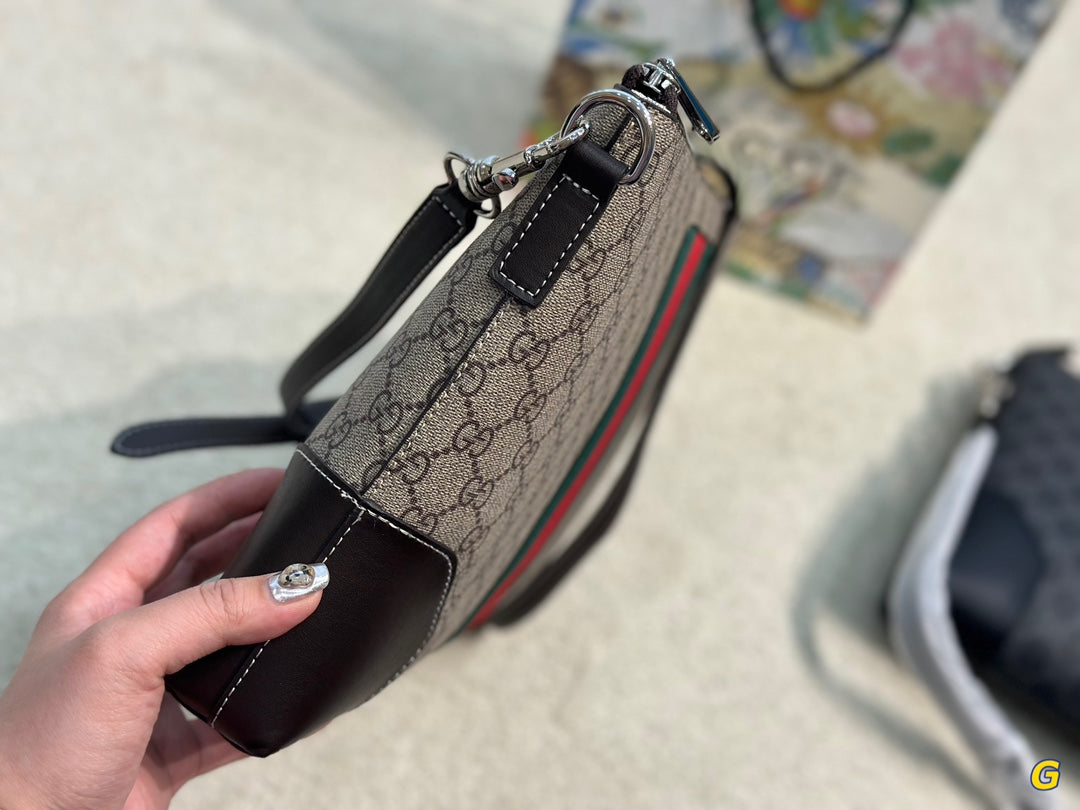 Canvas messenger bag