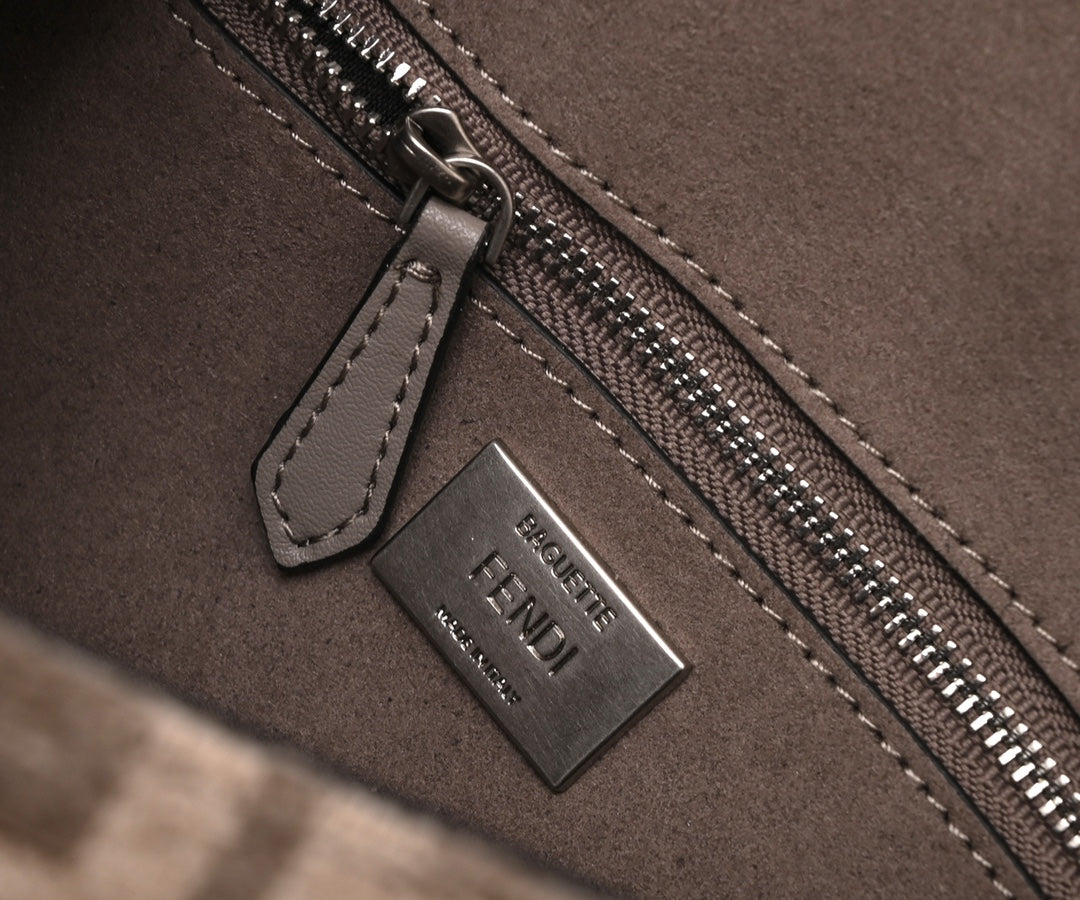 FEN* bagquette bag
