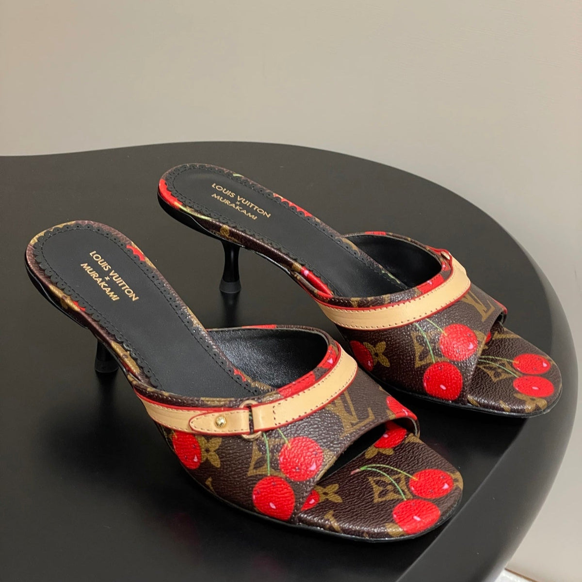LOU* 25SS Slides VIP
